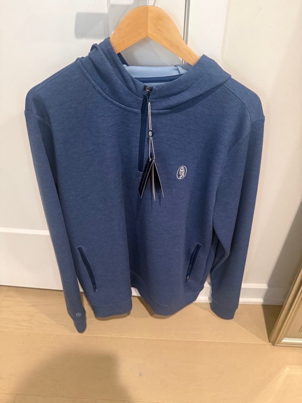 NWT. Old Barnwell. Holderness & Bourne. Men's Blue Hooded Pullover Sweater